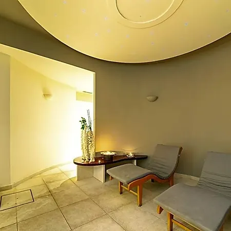Grand President Hotel 4*