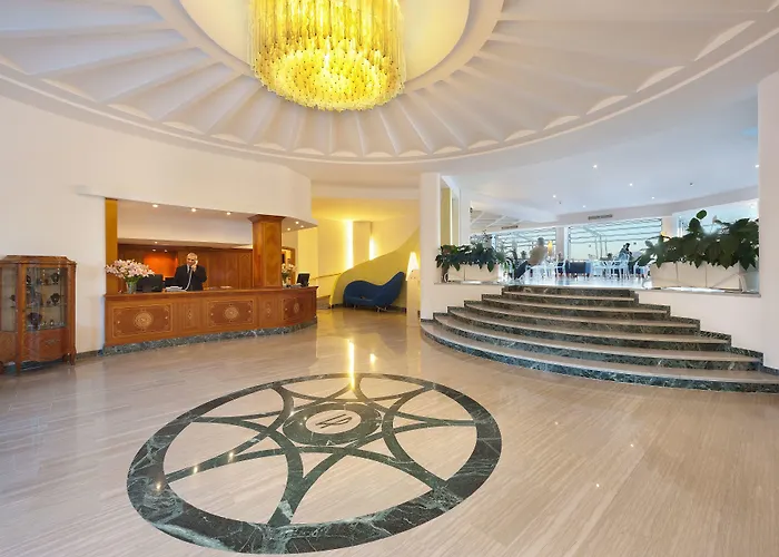 Grand President Hotell 4*