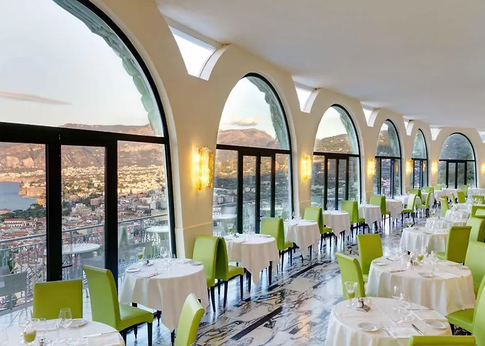 Grand President Hotell 4*